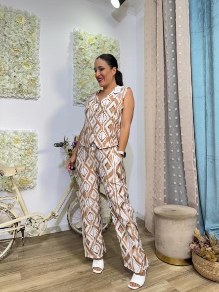 CONJUNTO KENYA CAMEL CHALECO Y PANTALON [1]