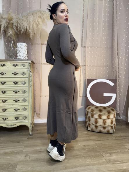 VESTIDO MARRON CON LINEAS EN NEGRO LARGO DE PUNTO