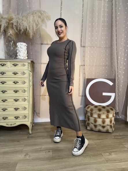 VESTIDO MARRON CON LINEAS EN NEGRO LARGO DE PUNTO [3]