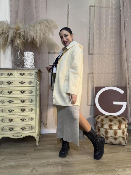 CHAQUETA BEIG CON CAPUCHA Y CREMALLERA [3]