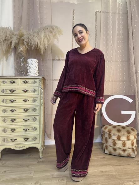 CONJUNTO GRANATE DE PANILLA SUAVE BAJOS BORDADOS