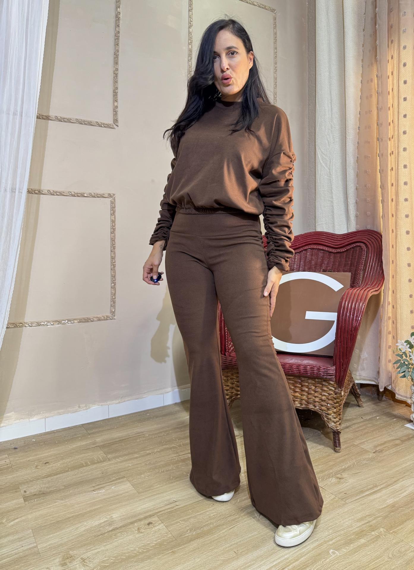 CONJUNTO MARRON PANTALON CON MANGAS ELASTICAS