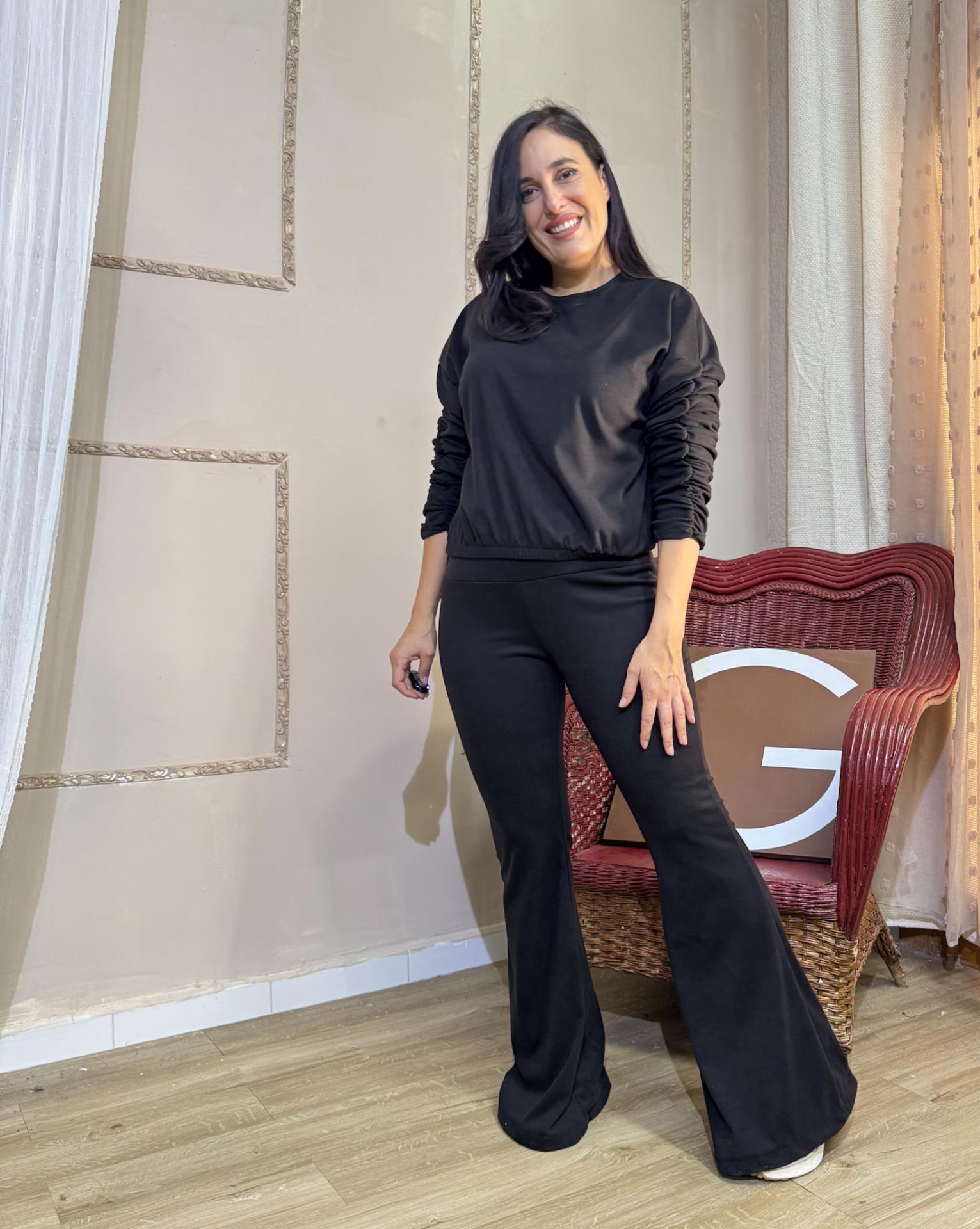 CONJUNTO NEGRO PANTALON CON MANGAS ELASTICAS