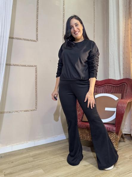 CONJUNTO NEGRO PANTALON CON MANGAS ELASTICAS