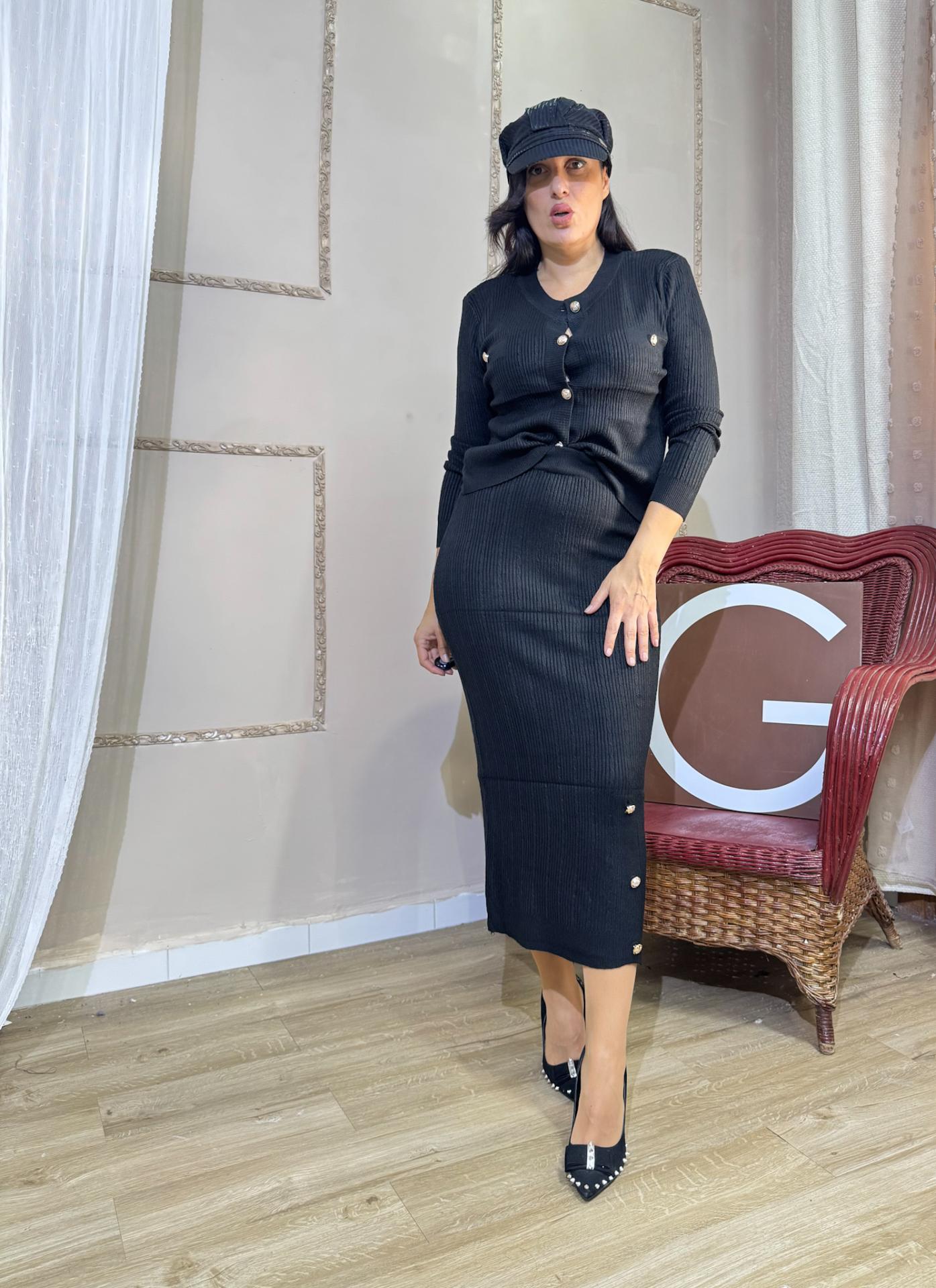CONJUNTO NEGRO DE PUNTO FALDA Y REBECA