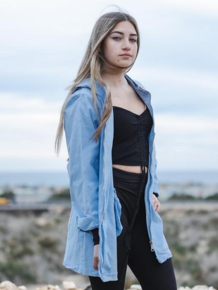 TOP CAMISETA NEGRA DE CANALE FRUNCIDO DELANTERO MAGA LARGA