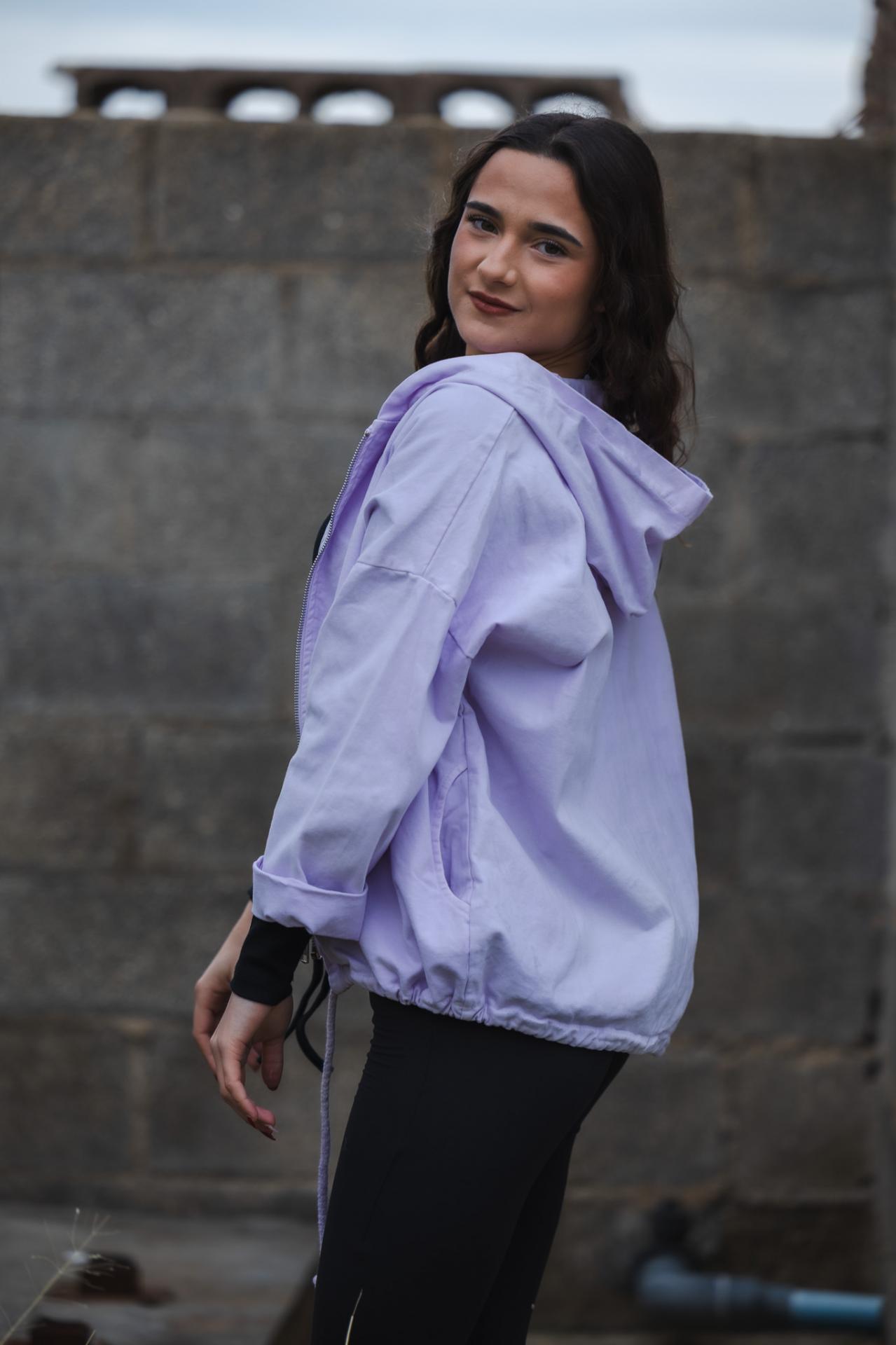 CHAQUETA LILA DE ALGODON CON CAPUCHA
