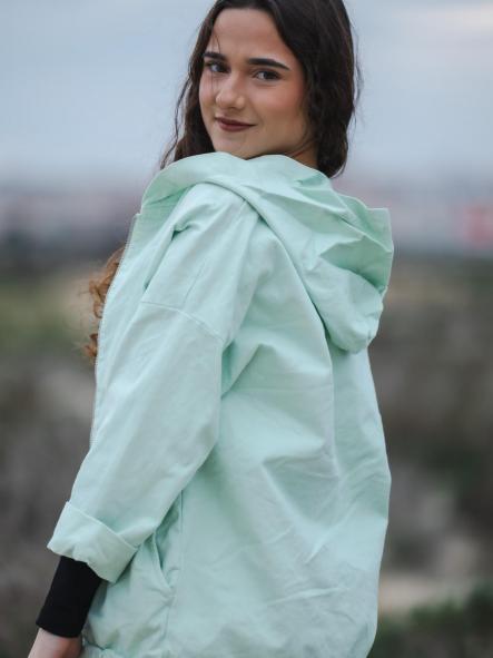 CHAQUETA VERDE CLARITO DE ALGODON CON CAPUCHA