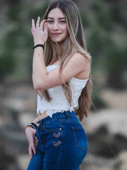 PANTALON VAQUERO DE PITILLO DETALLES DORADOS EN BOLSILLOS [5]