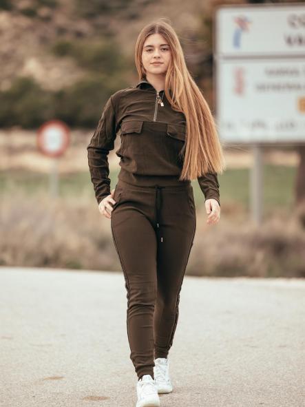 CHANDAL VERDE LISO CON FRANJAS LATERALES CON LETRAS [1]