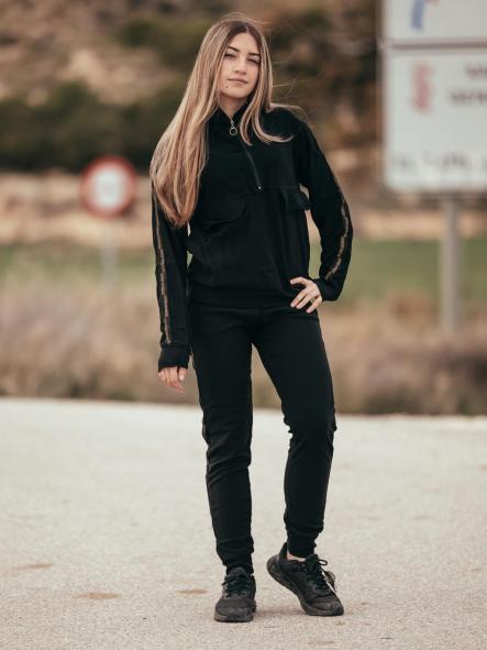 CHANDAL NEGRO LISO CON FRANJAS LATERALES CON LETRAS [3]