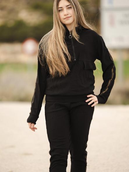 CHANDAL NEGRO LISO CON FRANJAS LATERALES CON LETRAS [1]