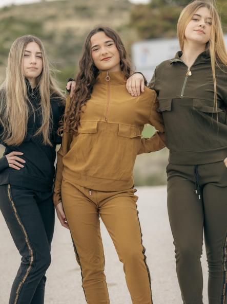 CHANDAL CAMEL LISO CON FRANJAS LATERALES CON LETRAS [4]