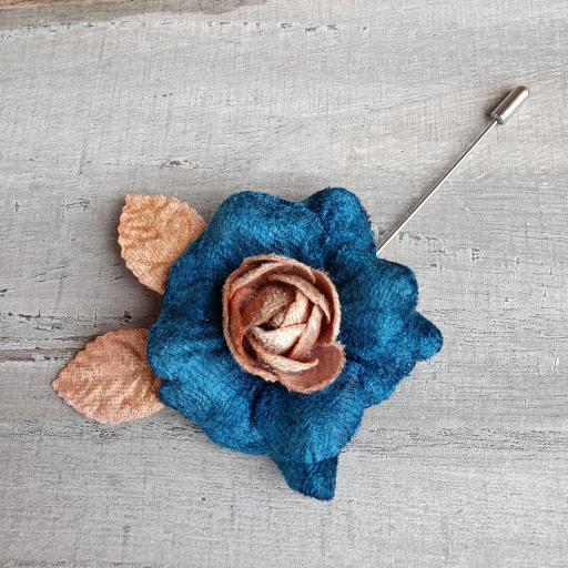 Alfiler de sombrero broche flor de terciopelo azul Flora [1]