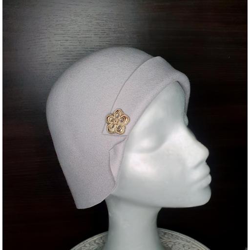 Cloché sombrero fieltro lana gris malva boton flor 1920 Mae