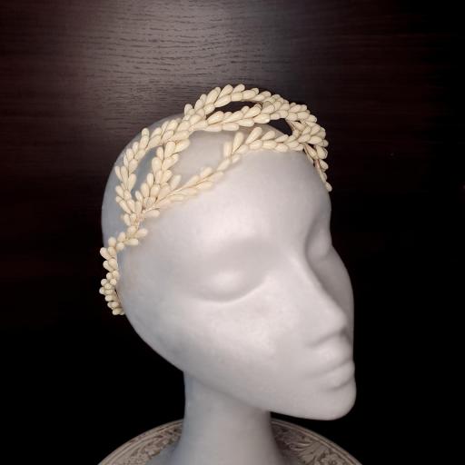 Corona de pistilos porcelana novia en marfil claro Olivia
