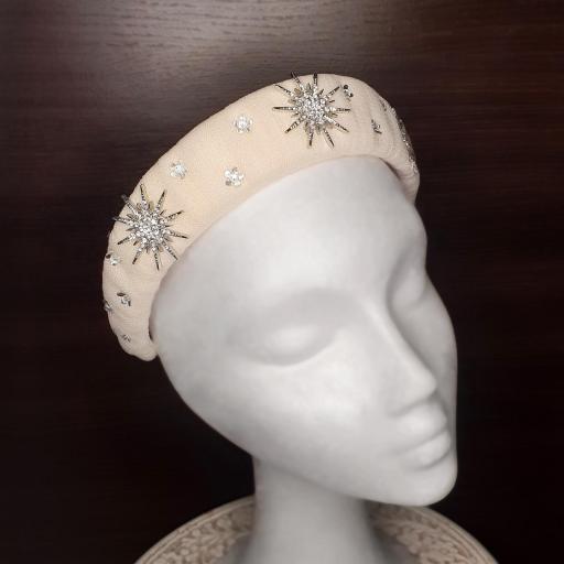 Tiara diadema joya de tul marfil bordada con estrellas y flores Astrid [0]