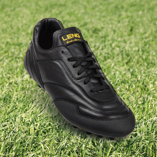 Bota de fútbol Assistenza Leng B340AG Multitaco