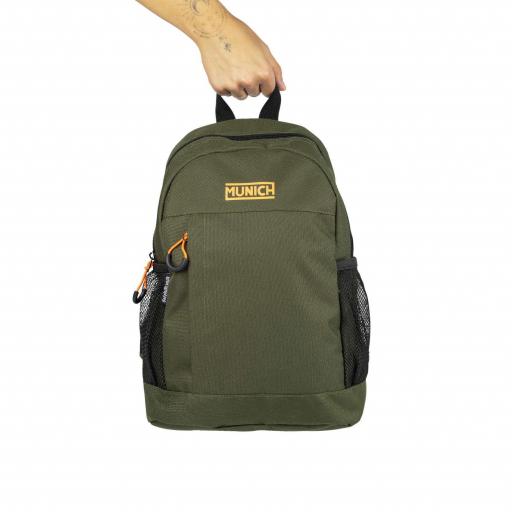 MOCHILA MUNICH BACKPACK SLIM 7113488 VERDE NARANJA [2]