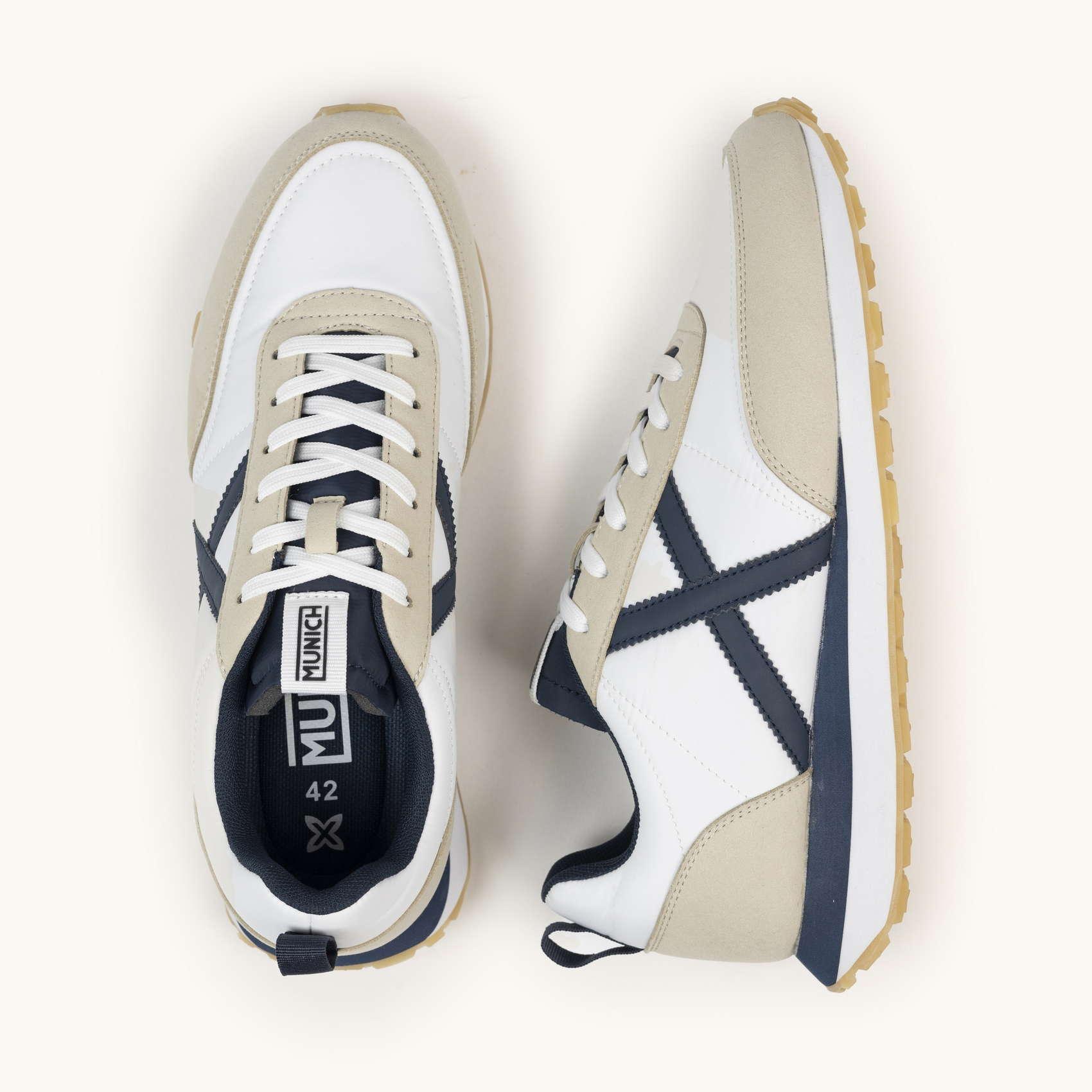 Zapatilla Deportiva Negra con Detalles en Blanca en Marino y Arena MUNICH 4882002 RUSH 02