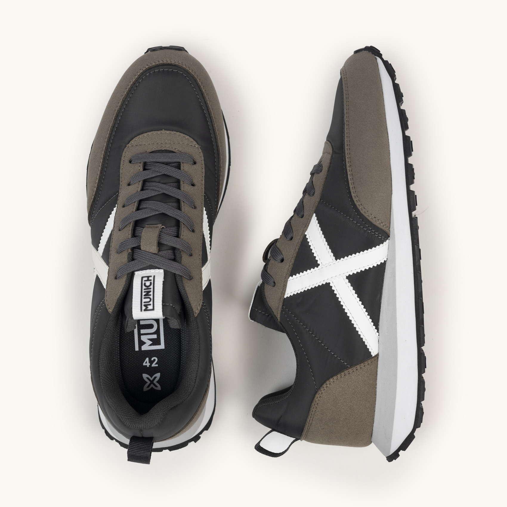 Zapatilla Deportiva Negra con Detalles en Kaki y Blanco MUNICH 4882004 RUSH 04