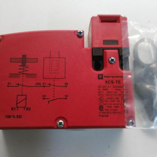 DOOR SAFETY SWITCH (includes cable and connector)
