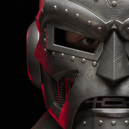 Casco premium Doctor Doom Legends Hasbro 15 cm [4]