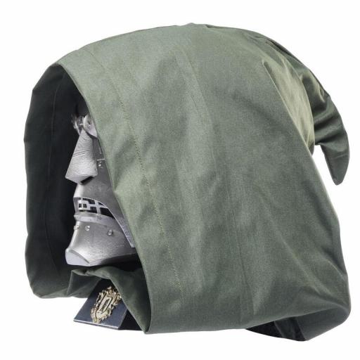 Casco premium Doctor Doom Marvel Legends [2]