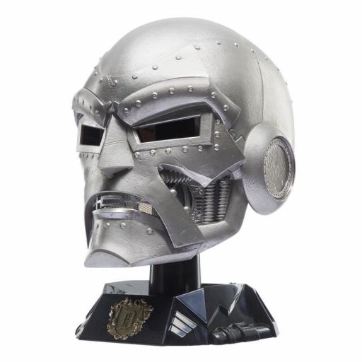 Casco premium Doctor Doom Marvel Legends [4]