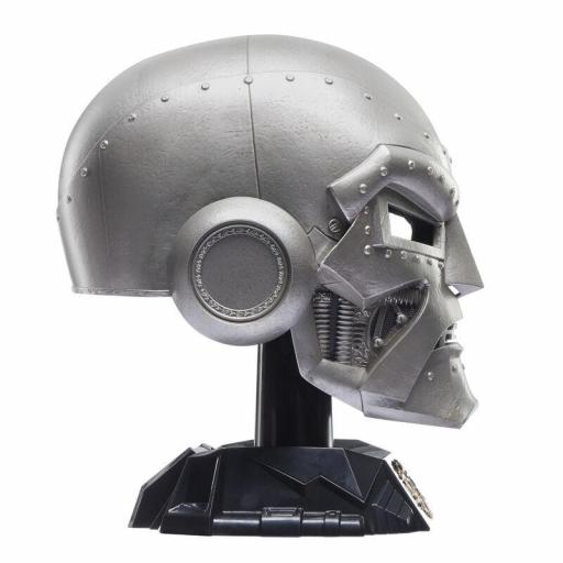Casco premium Doctor Doom Marvel Legends [5]