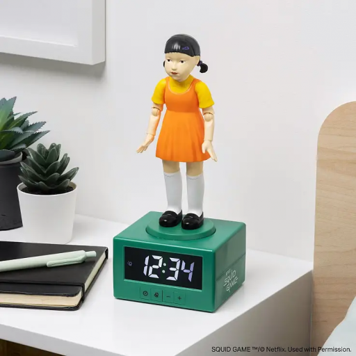 Despertador El juego del Calamar  muñeca Young-Hee 26 cm