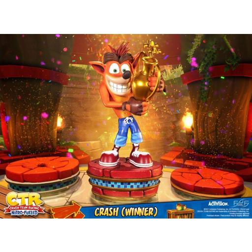 Estatua Crash Team Racing Nitro-Fueled  Crash (Winner) estándar 46 cm