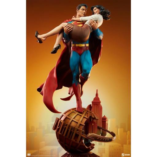 Estatua Sideshow DC Comics Diorama Superman & Lois Lane 56 cm