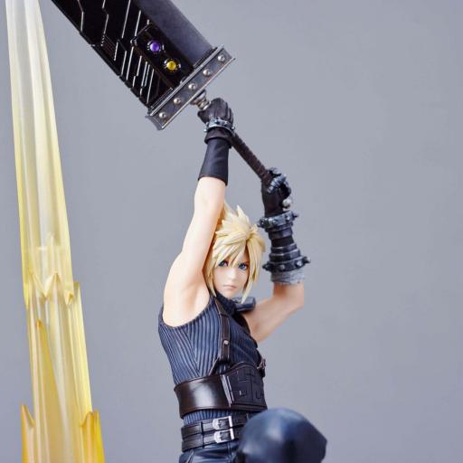 Figura Final Fantasy VII Rebirth Cloud Strife 30 cm [1]