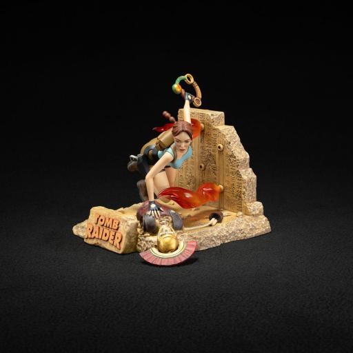 Figura Tomb Raider Lara Croft Dark Horse 16 cm [4]