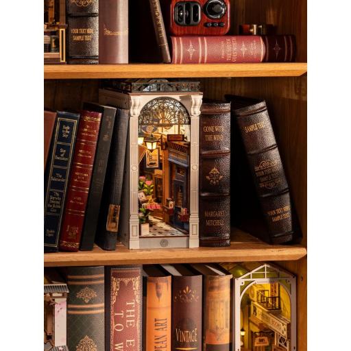 Maqueta Citas en la Sala de Juegos ROBOTIME 148pzs [7]