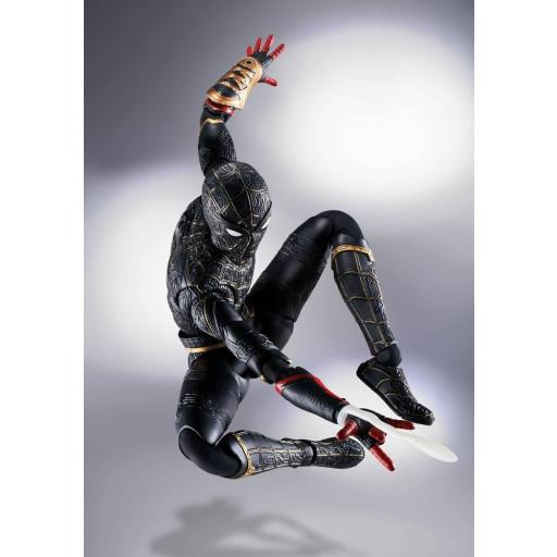 Figura articulada S.H. Figuarts Spiderman No Way Home negro y dorado 15 cm