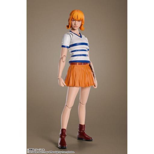 Figura One Piece Nami Netflix S.H. Figuarts 15 cm