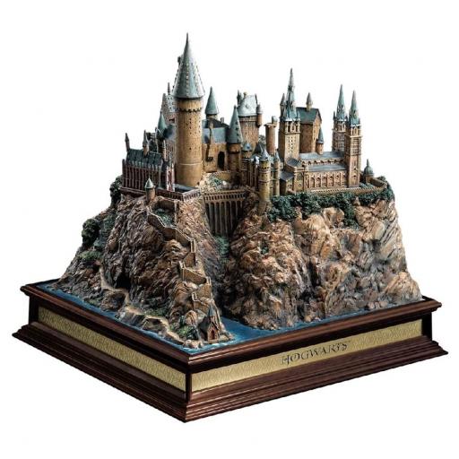 Réplica Figura Harry Potter Escuela de Hogwarts Premium 30 cm