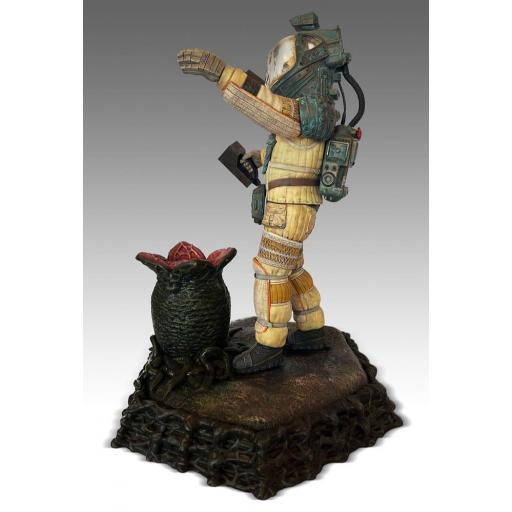 Estatua Alien Officer Kane Limited Edition Hollywood Collectibles 56 cm [5]