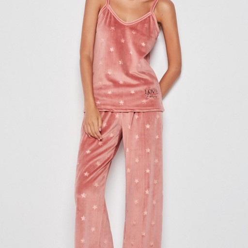 Pijama terciopelo con grabado de estrellas
