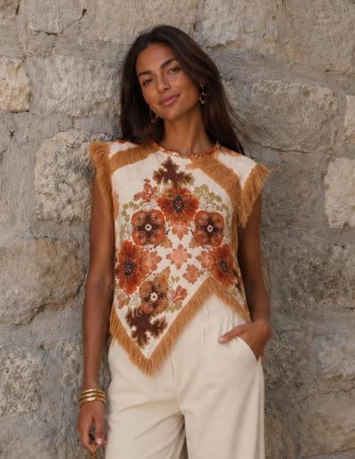 Top asimétrico crema