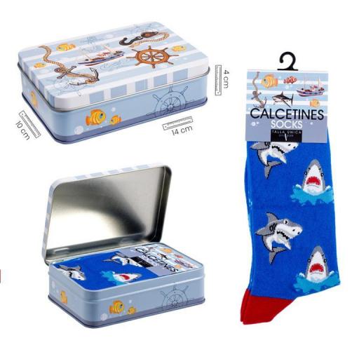 calcetines-azules-decorados-con-tiburones-en-caja-metal-decorada-con-motivos-marineros-javier-02-783-regalo-personal-original-divertidos-complementos-mar-fauna-marina-lomejorsg.jpg