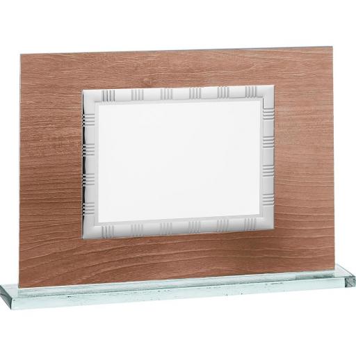 Placa Cristal fondo color madera con Placa Aluminio Plateado