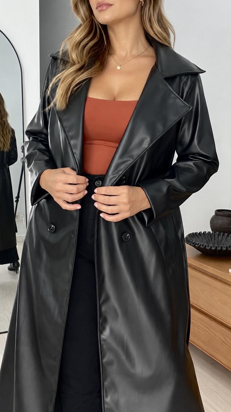 .gabardina-negra-efecto-piel-con-cinturon.jpeg