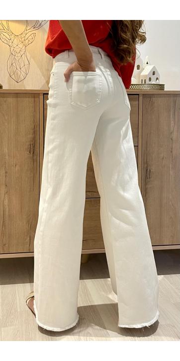 Pantalón denim blanco acampanado  [1]