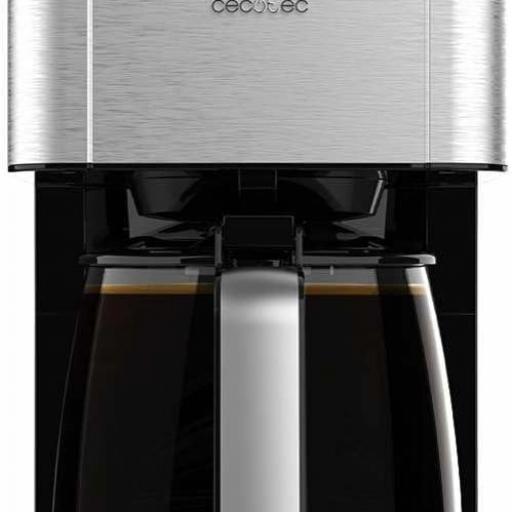 Cafetera de goteo de 12 tazas con acabado en acero inoxidable e intensificador de aroma.