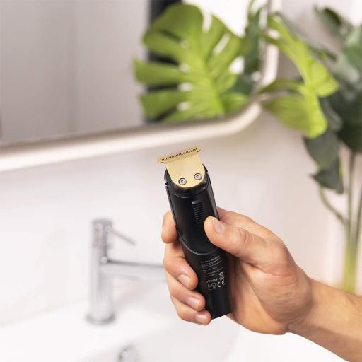 Cecotec Afeitadora Multifunción 5 en 1 Bamba PrecisionCare Pro. Batería de litio, Autonomía 60 mins, Waterproof, Cuchillas de Revestimiento de Titanio, IPX7, Modo con Cable [1]