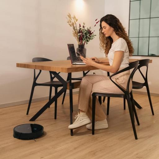  Robot aspirador Cecotec con tecnología giroscópica, friega, aspira y barre a la vez, 2100 Pa, APP Cecotec, cepillo multifunción, depósito mixto, 3 L, WiFi y Bluetooth [1]