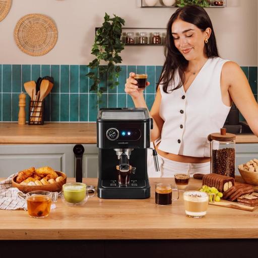  Cafetera Cecotec express . Cafetera express para espresso y cappuccino, 20 Bares de presión, Vaporizador orientable. Depósito de agua 1,5L. Disfruta de café de calidad en casa [1]